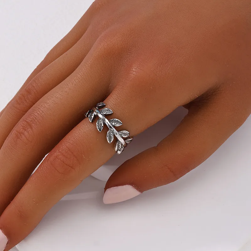 Vintage-Inspired Leaf Design Alloy Ring